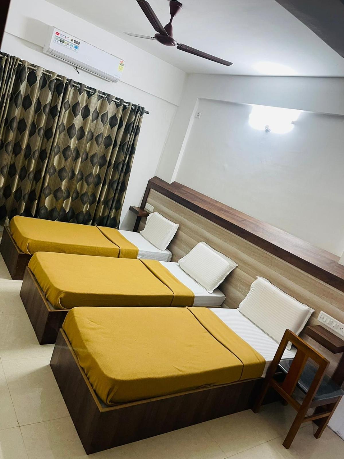 B Six Hotel Bangalore Esterno foto