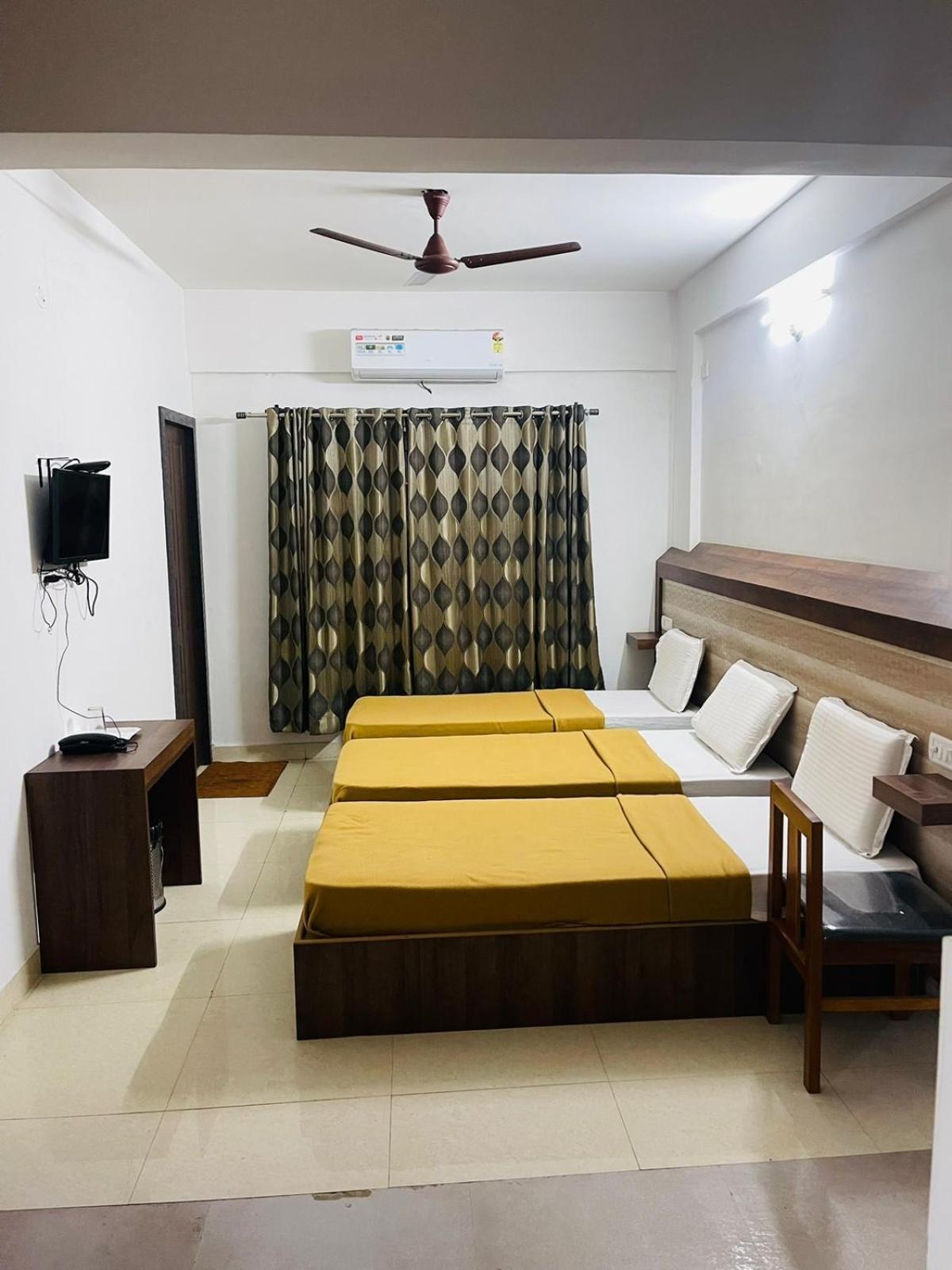 B Six Hotel Bangalore Esterno foto