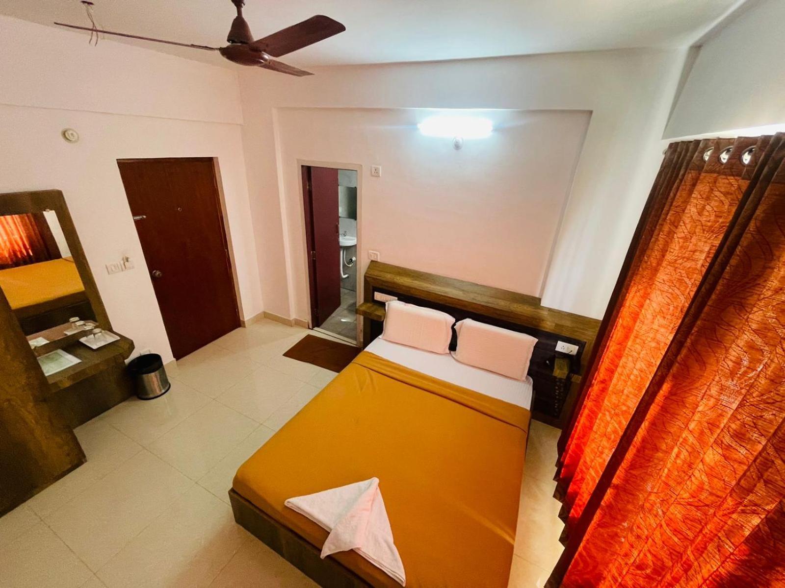 B Six Hotel Bangalore Esterno foto