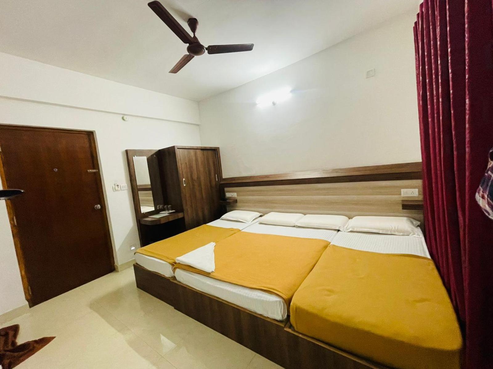 B Six Hotel Bangalore Esterno foto