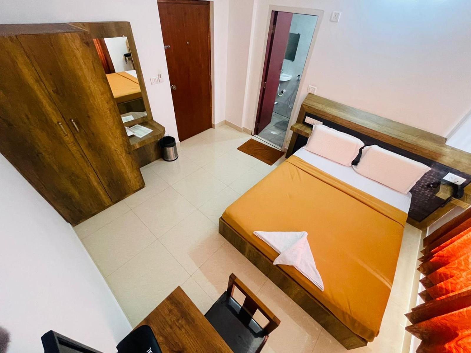 B Six Hotel Bangalore Esterno foto