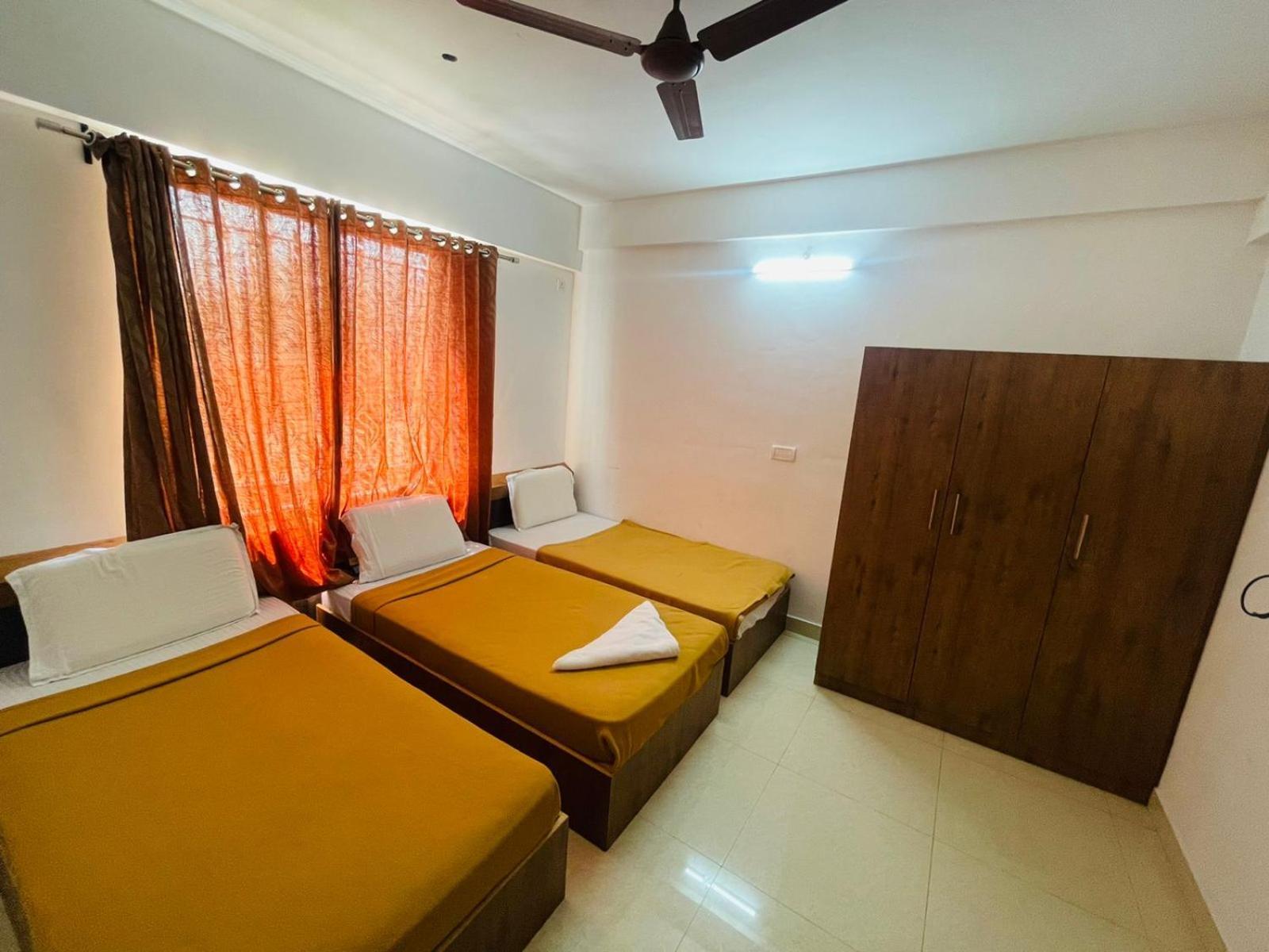 B Six Hotel Bangalore Esterno foto