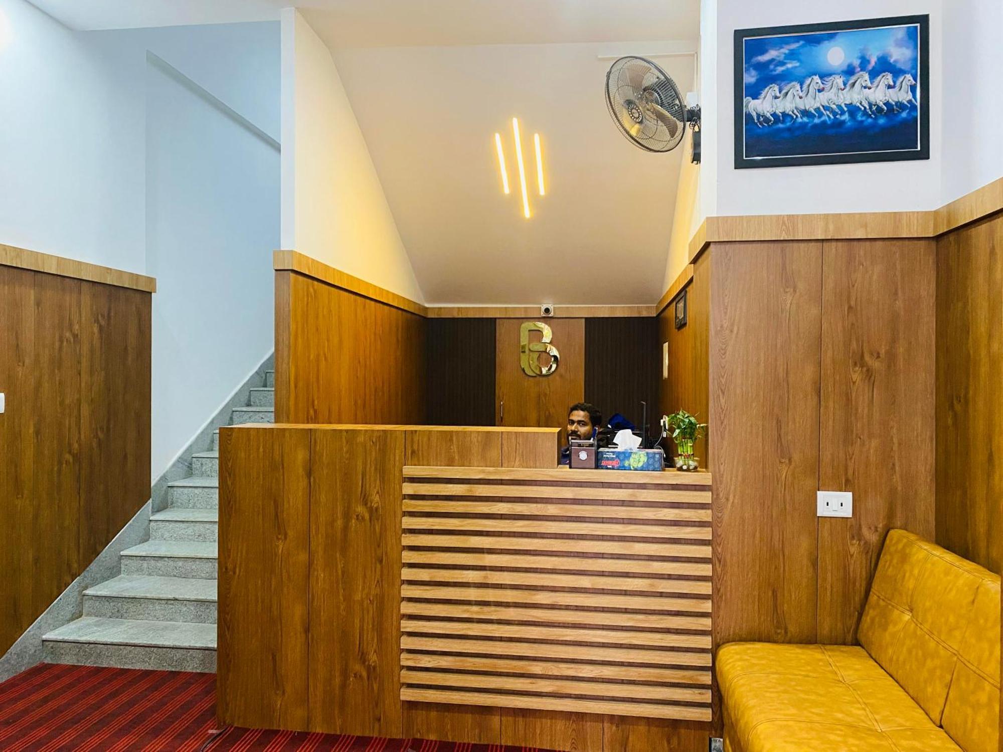 B Six Hotel Bangalore Esterno foto