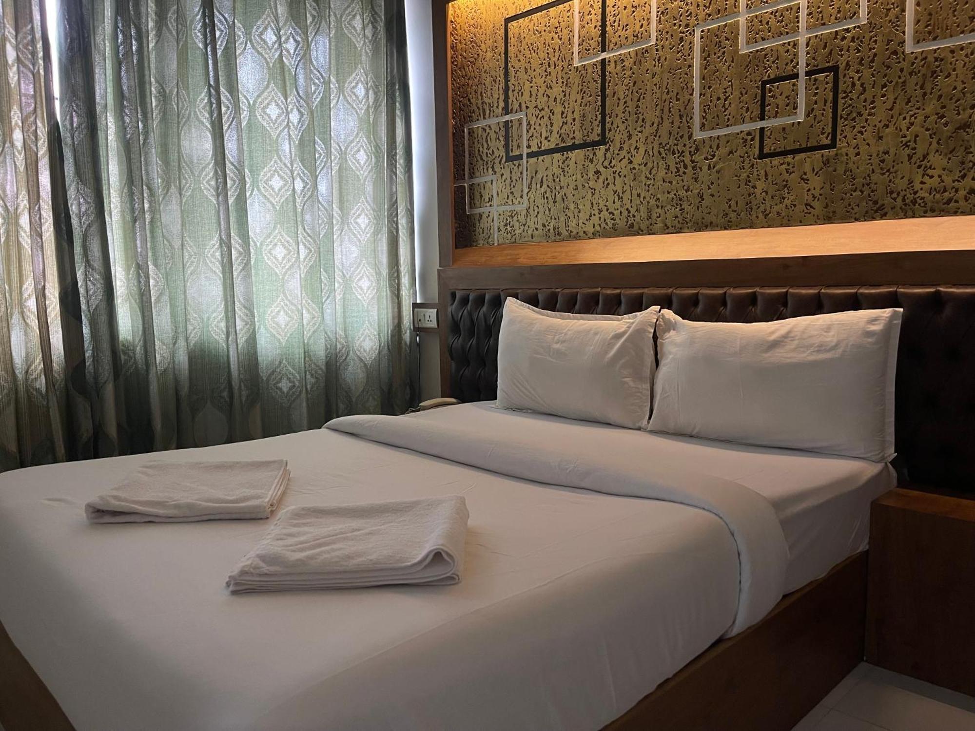 B Six Hotel Bangalore Esterno foto