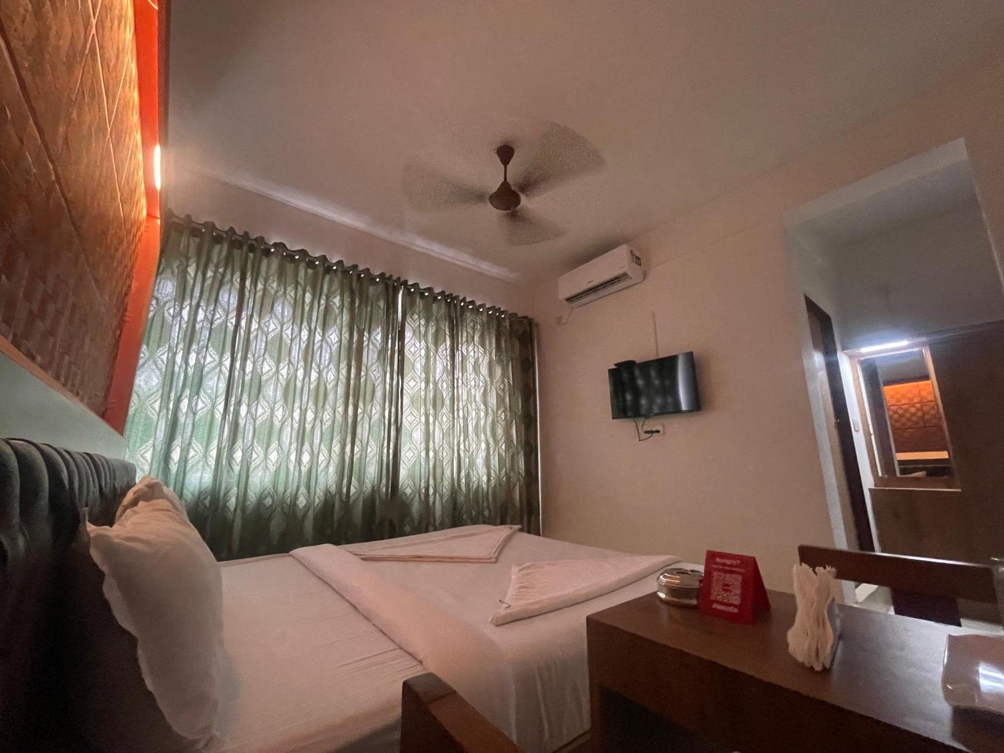 B Six Hotel Bangalore Esterno foto